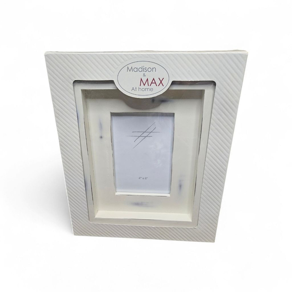 Madison & Max Other - Madison and Max Assorted Neutral Picture Frame